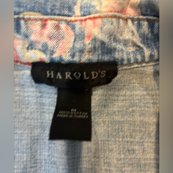 Floral Jean jacket by Harold’s - Picture 2 of 5